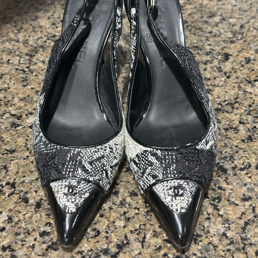 CHANEL Black and White Patterned Slingback Heels